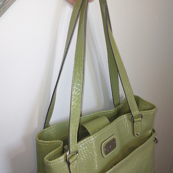 NWOT Liz & Co. Pistachio Croc Embossed Patent leather w/ Silvertoned hardware - Picture 8 of 15